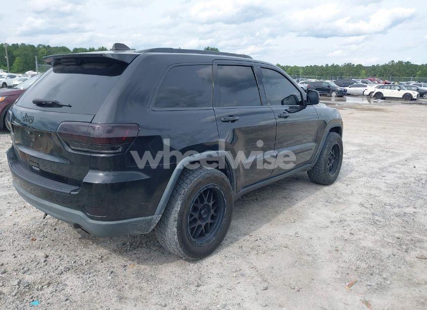Photo 4 of 2015 Jeep Grand CHEROKEE LAREDO (VIN 1C4RJEAG5FC143806)