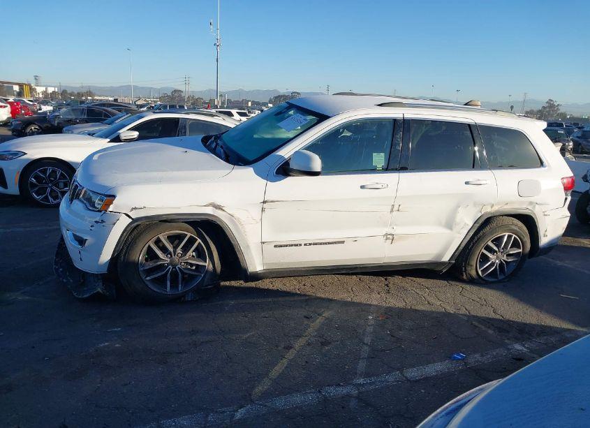 Photo 14 of 2020 Jeep Grand CHEROKEE LAREDO E 4X2 (VIN 1C4RJEAG5LC300844)