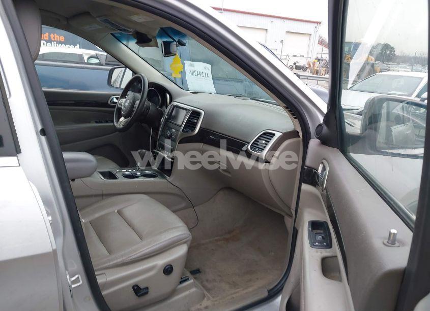 Photo 5 of 2012 Jeep Grand CHEROKEE LAREDO (VIN 1C4RJEAG6CC215642)