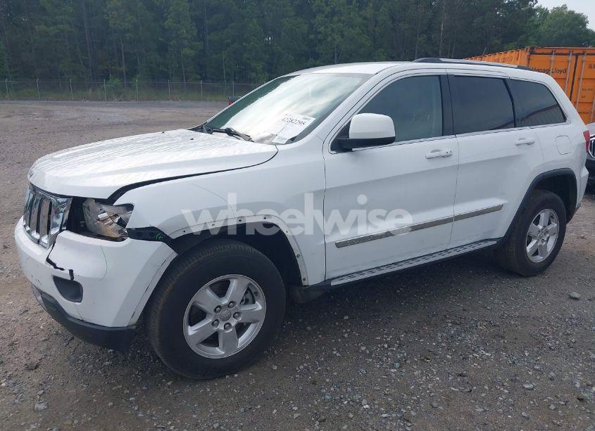 Photo 2 of 2013 Jeep Grand CHEROKEE LAREDO (VIN 1C4RJEAG6DC647164)