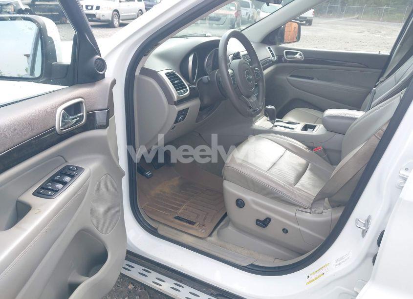 Photo 5 of 2013 Jeep Grand CHEROKEE LAREDO (VIN 1C4RJEAG6DC647164)