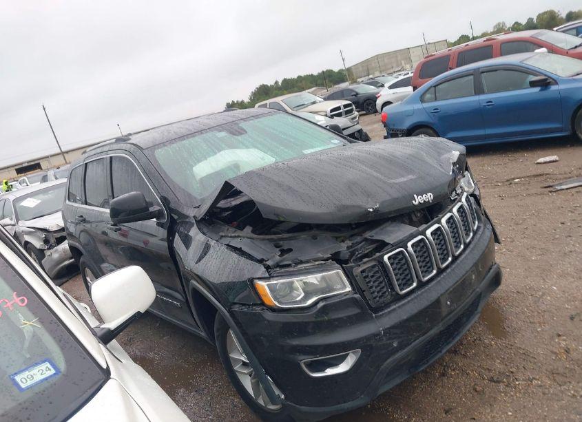 2017 Jeep Grand CHEROKEE LAREDO 4X2 (VIN 1C4RJEAG6HC664195) main photo