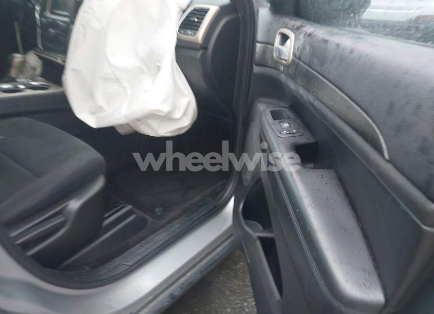 Photo 5 of 2017 Jeep Grand CHEROKEE LAREDO 4X2 (VIN 1C4RJEAG6HC943713)