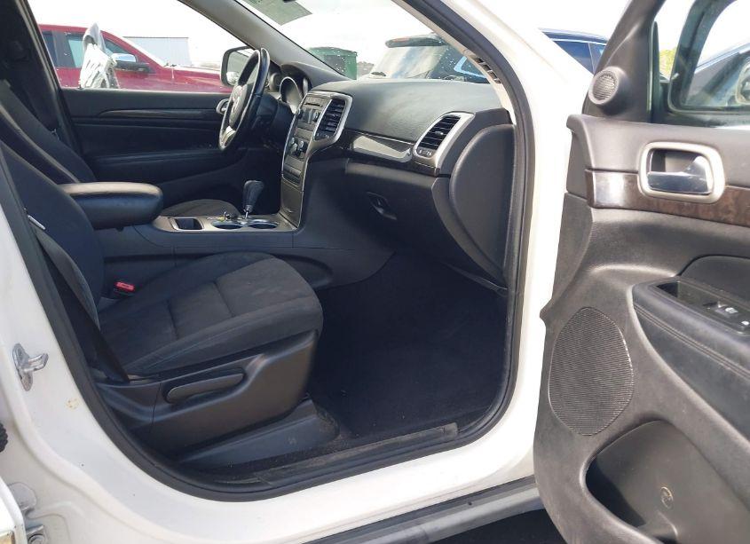 Photo 5 of 2012 Jeep Grand CHEROKEE LAREDO (VIN 1C4RJEAG7CC162675)