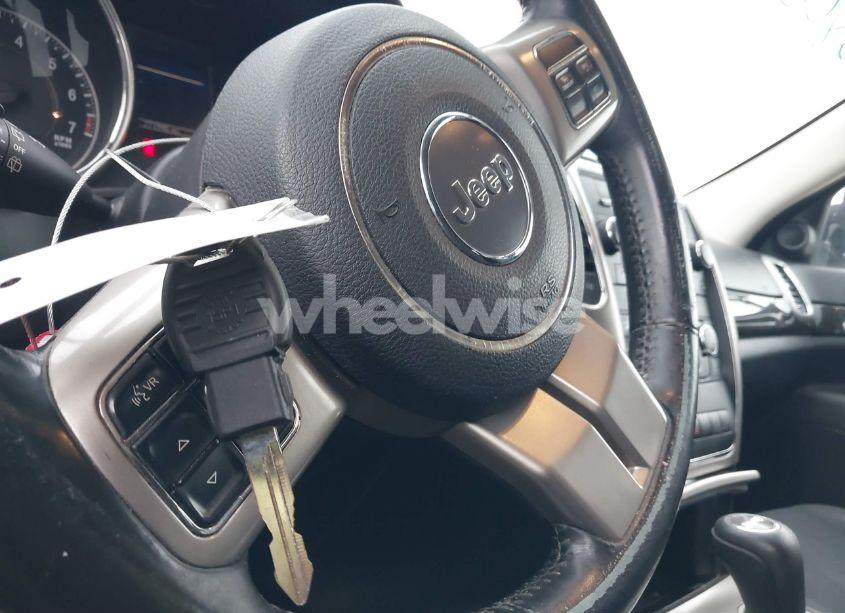 Photo 11 of 2012 Jeep Grand CHEROKEE LAREDO (VIN 1C4RJEAG7CC305351)