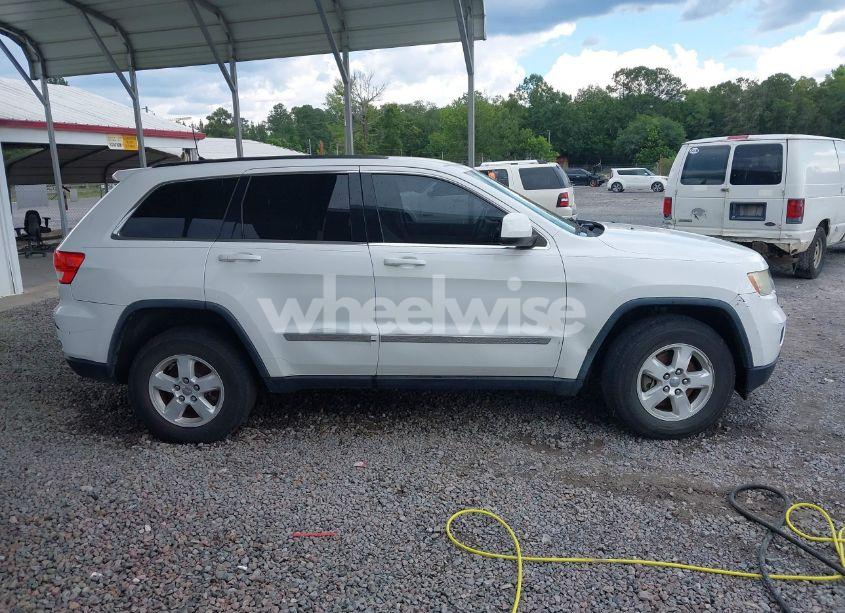 Photo 13 of 2013 Jeep Grand CHEROKEE LAREDO (VIN 1C4RJEAG7DC569770)
