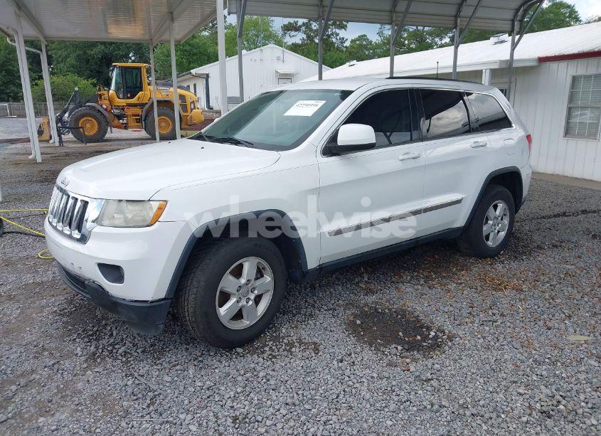 Photo 2 of 2013 Jeep Grand CHEROKEE LAREDO (VIN 1C4RJEAG7DC569770)