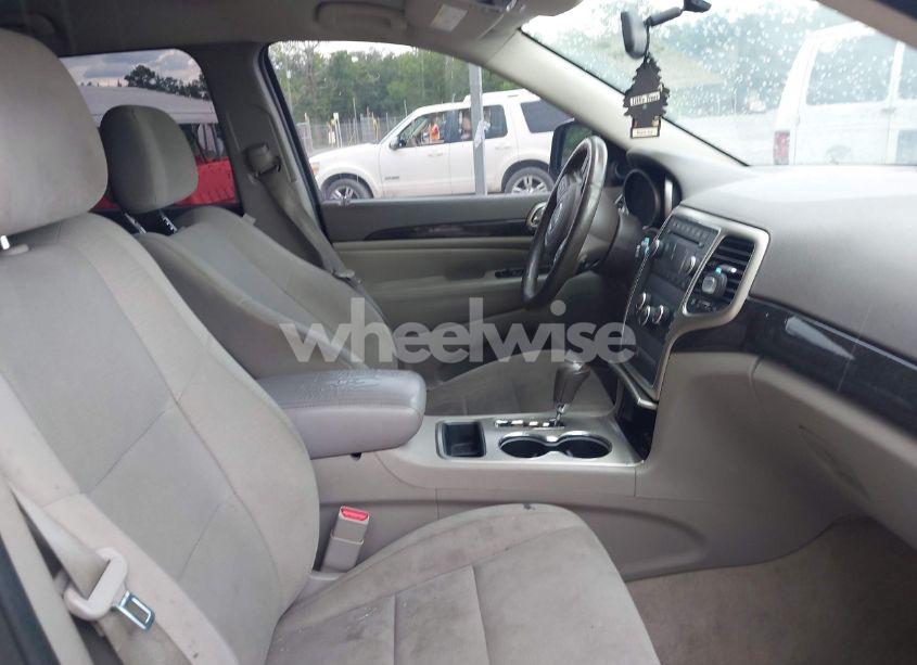 Photo 5 of 2013 Jeep Grand CHEROKEE LAREDO (VIN 1C4RJEAG7DC569770)