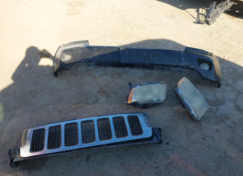 Photo 12 of 2013 Jeep Grand CHEROKEE LAREDO (VIN 1C4RJEAG7DC569879)