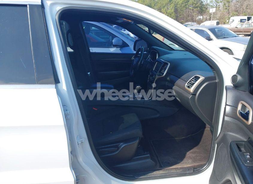 Photo 5 of 2017 Jeep Grand CHEROKEE LAREDO 4X2 (VIN 1C4RJEAG7HC637684)