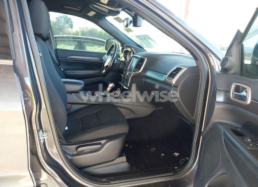 Photo 5 of 2017 Jeep Grand CHEROKEE LAREDO 4X2 (VIN 1C4RJEAG7HC717504)