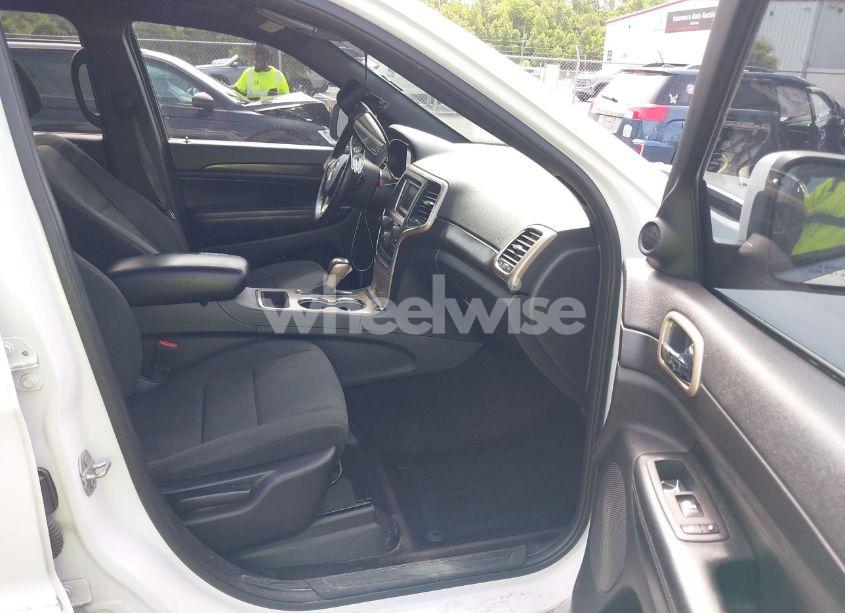 Photo 5 of 2017 Jeep Grand CHEROKEE LAREDO 4X2 (VIN 1C4RJEAG7HC929917)