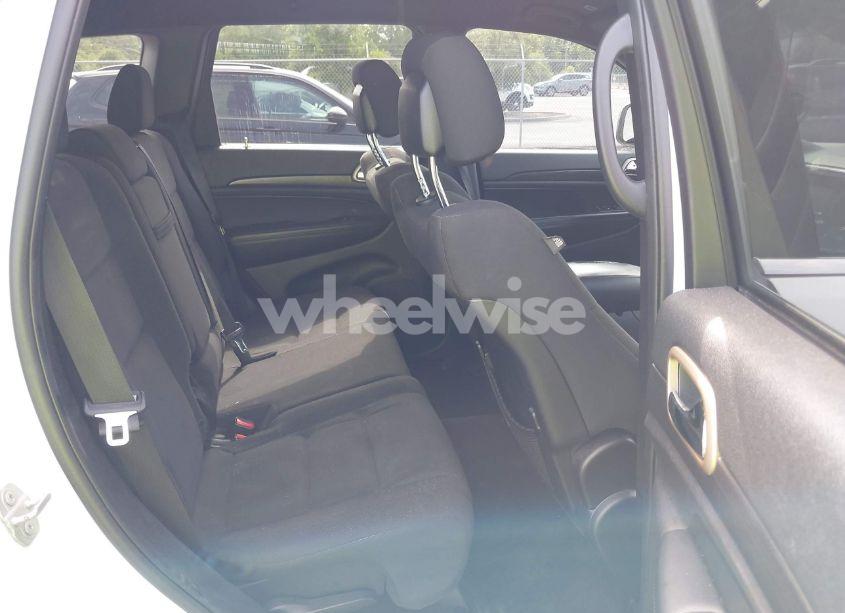 Photo 8 of 2017 Jeep Grand CHEROKEE LAREDO 4X2 (VIN 1C4RJEAG7HC929917)