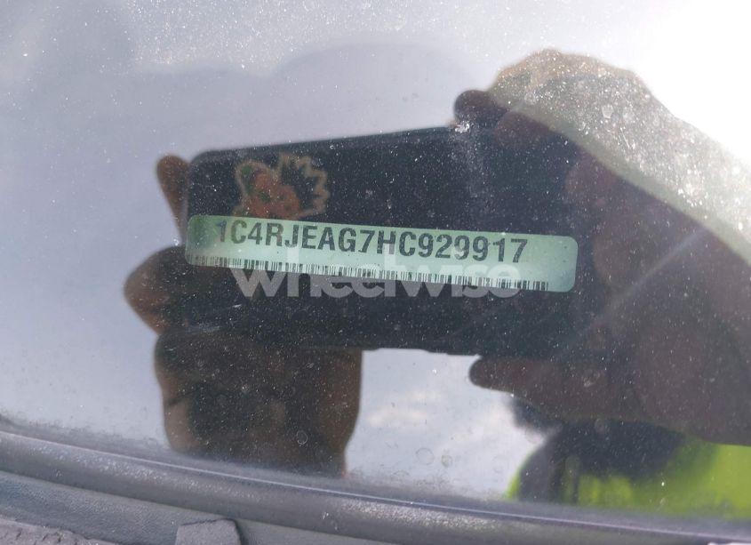 Photo 9 of 2017 Jeep Grand CHEROKEE LAREDO 4X2 (VIN 1C4RJEAG7HC929917)