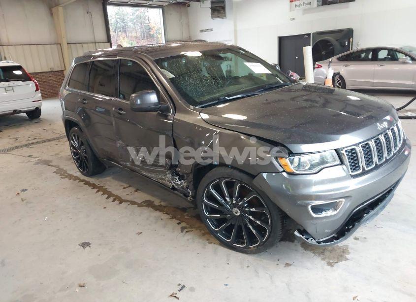 2019 Jeep Grand CHEROKEE LAREDO E 4X2 (VIN 1C4RJEAG7KC581124) main photo