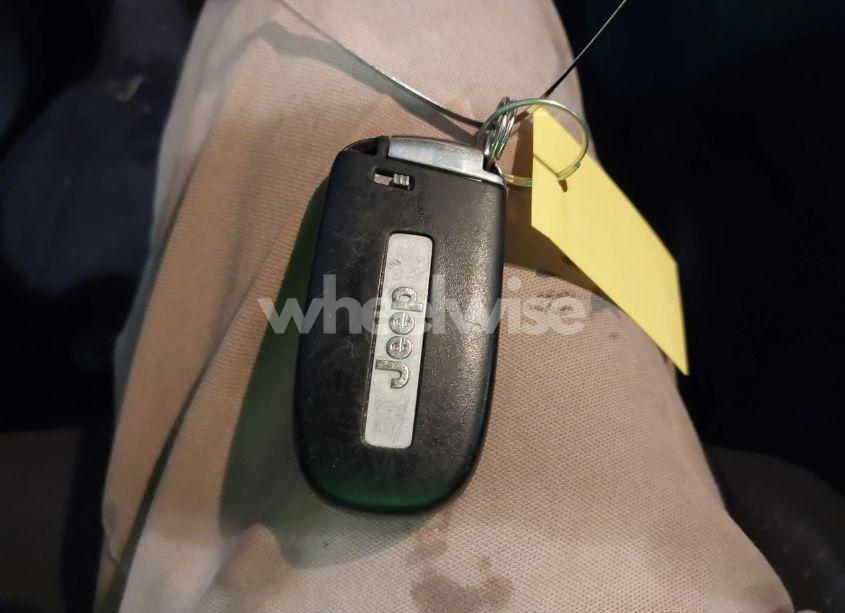 Photo 11 of 2019 Jeep Grand CHEROKEE LAREDO E 4X2 (VIN 1C4RJEAG7KC581124)