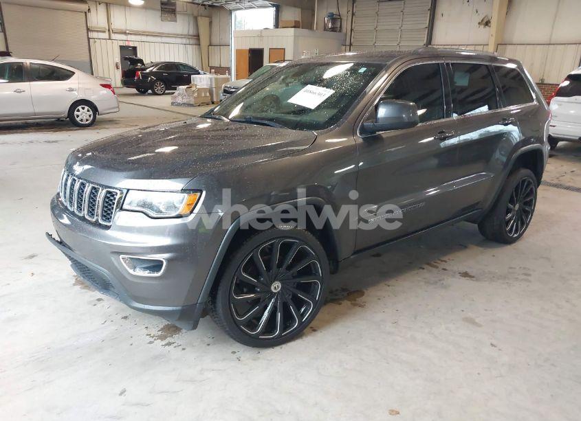 Photo 2 of 2019 Jeep Grand CHEROKEE LAREDO E 4X2 (VIN 1C4RJEAG7KC581124)