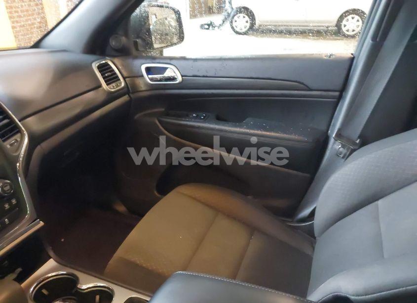 Photo 5 of 2019 Jeep Grand CHEROKEE LAREDO E 4X2 (VIN 1C4RJEAG7KC581124)