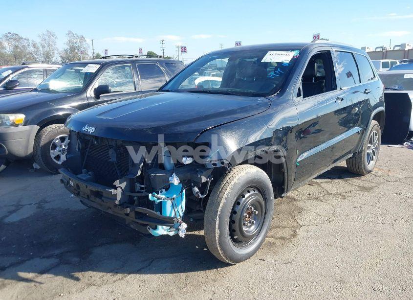 Photo 2 of 2019 Jeep Grand CHEROKEE LAREDO E 4X2 (VIN 1C4RJEAG7KC852263)