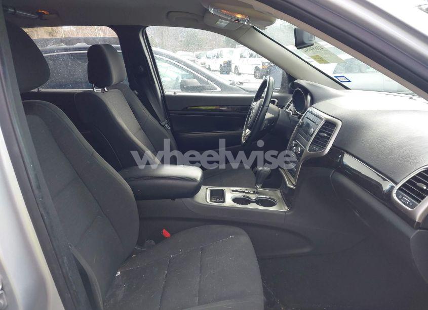 Photo 5 of 2013 Jeep Grand CHEROKEE LAREDO (VIN 1C4RJEAG8DC647053)