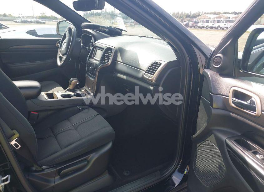 Photo 5 of 2017 Jeep Grand CHEROKEE LAREDO 4X2 (VIN 1C4RJEAG8HC647382)