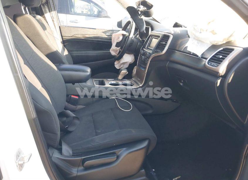 Photo 5 of 2017 Jeep Grand CHEROKEE LAREDO 4X2 (VIN 1C4RJEAG8HC928193)