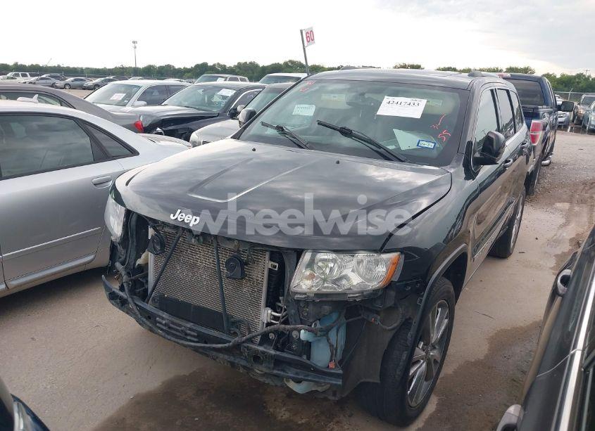 Photo 2 of 2013 Jeep Grand CHEROKEE LAREDO (VIN 1C4RJEAG9DC569835)