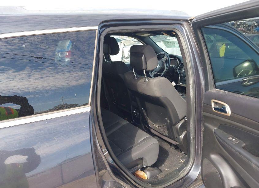 Photo 8 of 2015 Jeep Grand CHEROKEE LAREDO (VIN 1C4RJEAG9FC808268)