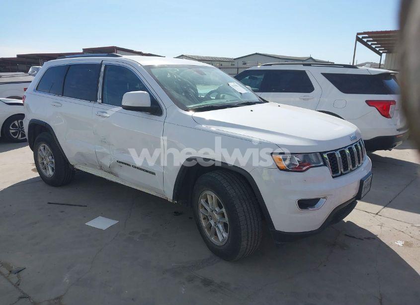 2018 Jeep Grand CHEROKEE LAREDO E 4X2 (VIN 1C4RJEAG9JC451120) main photo