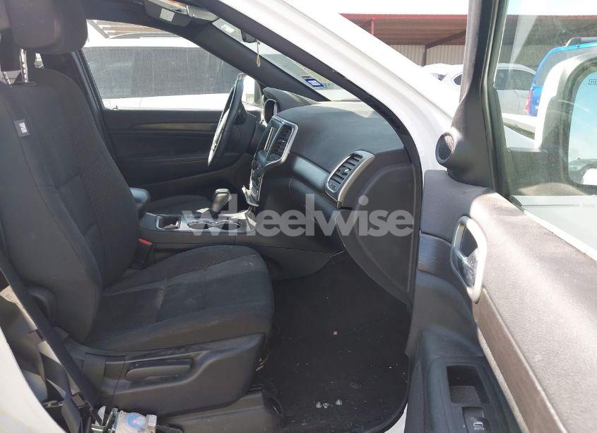 Photo 5 of 2018 Jeep Grand CHEROKEE LAREDO E 4X2 (VIN 1C4RJEAG9JC451120)