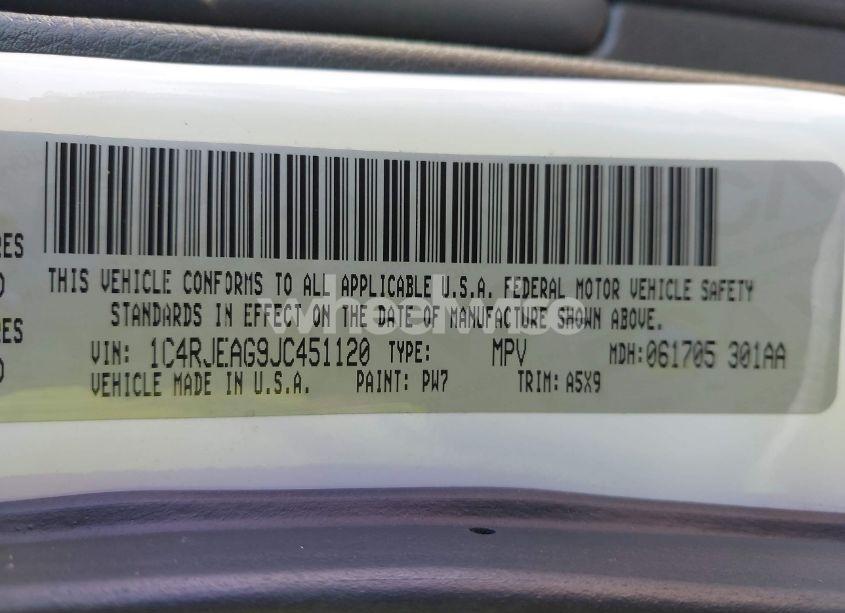 Photo 9 of 2018 Jeep Grand CHEROKEE LAREDO E 4X2 (VIN 1C4RJEAG9JC451120)