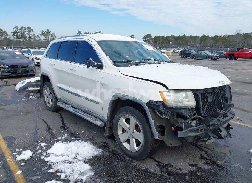2012 Jeep Grand CHEROKEE LAREDO (VIN 1C4RJEAGXCC215448) main photo