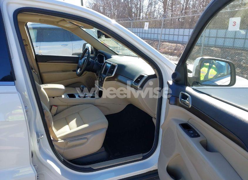 Photo 5 of 2014 Jeep Grand CHEROKEE LAREDO (VIN 1C4RJEAGXEC274471)