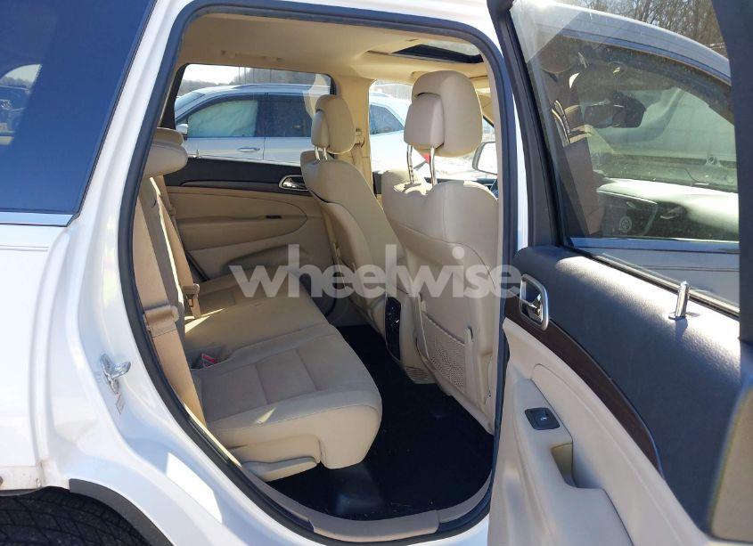Photo 8 of 2014 Jeep Grand CHEROKEE LAREDO (VIN 1C4RJEAGXEC274471)