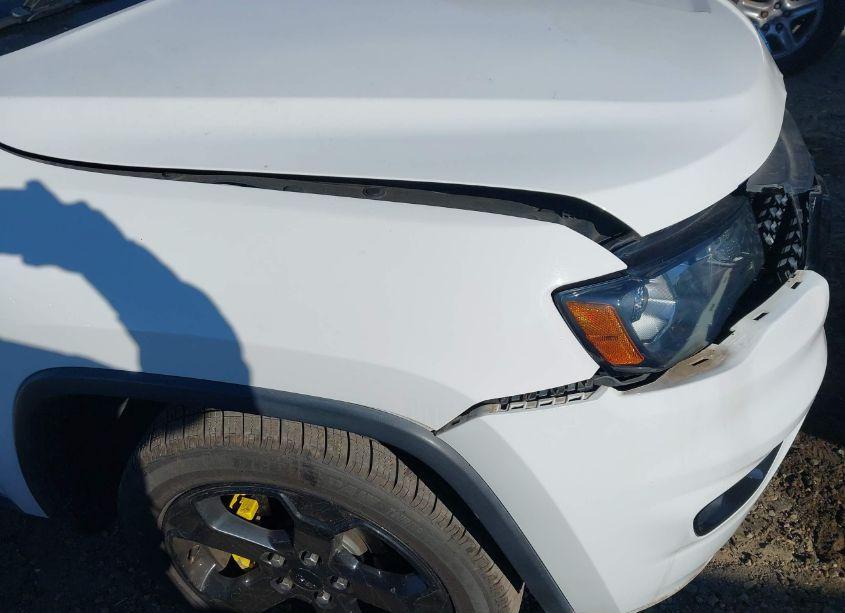 Photo 19 of 2019 Jeep Grand CHEROKEE UPLAND 4X2 (VIN 1C4RJEAGXKC543175)