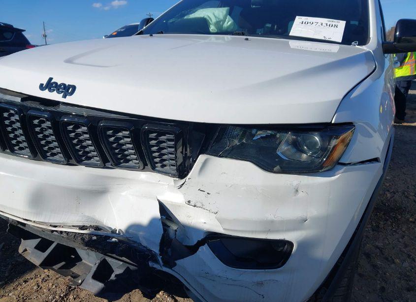 Photo 6 of 2019 Jeep Grand CHEROKEE UPLAND 4X2 (VIN 1C4RJEAGXKC543175)