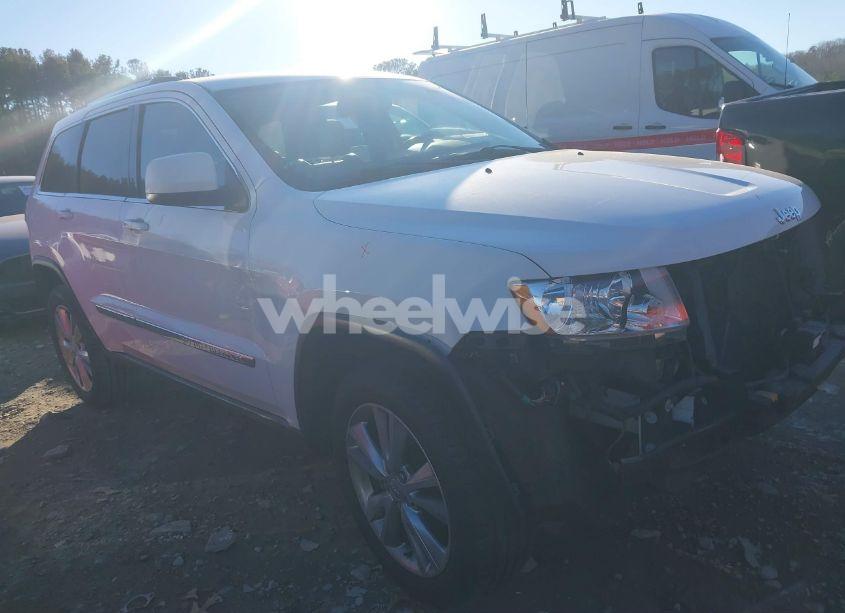 2013 Jeep Grand CHEROKEE LAREDO (VIN 1C4RJEAT7DC564338) main photo