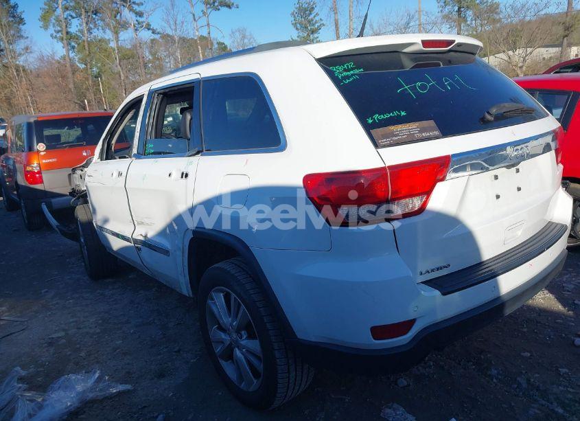 Photo 3 of 2013 Jeep Grand CHEROKEE LAREDO (VIN 1C4RJEAT7DC564338)