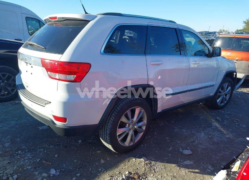 Photo 4 of 2013 Jeep Grand CHEROKEE LAREDO (VIN 1C4RJEAT7DC564338)