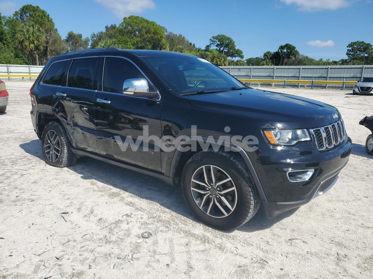 Photo 4 of 2020 JEEP GRAND CHEROKEE LIMITED (VIN 1C4RJEBG1LC404987)