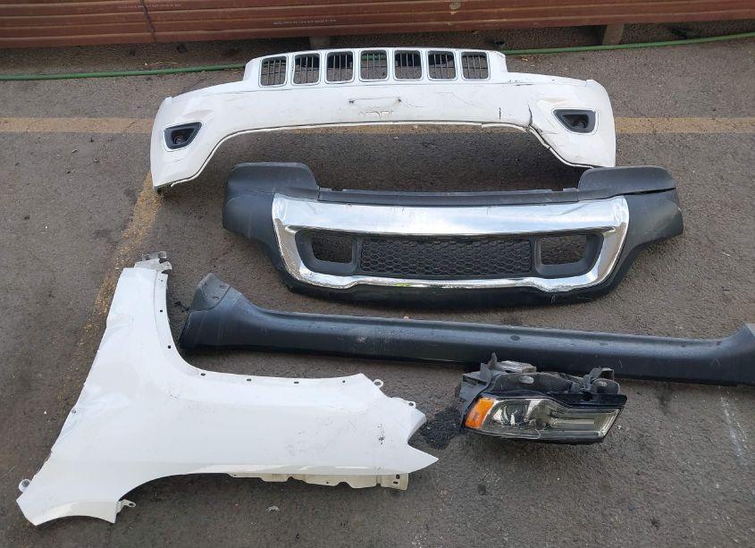 Photo 12 of 2015 Jeep Grand CHEROKEE LIMITED (VIN 1C4RJEBG4FC779731)