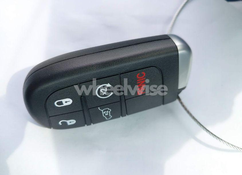 Photo 11 of 2017 Jeep Grand CHEROKEE OVERLAND 4X2 (VIN 1C4RJECG1HC614740)