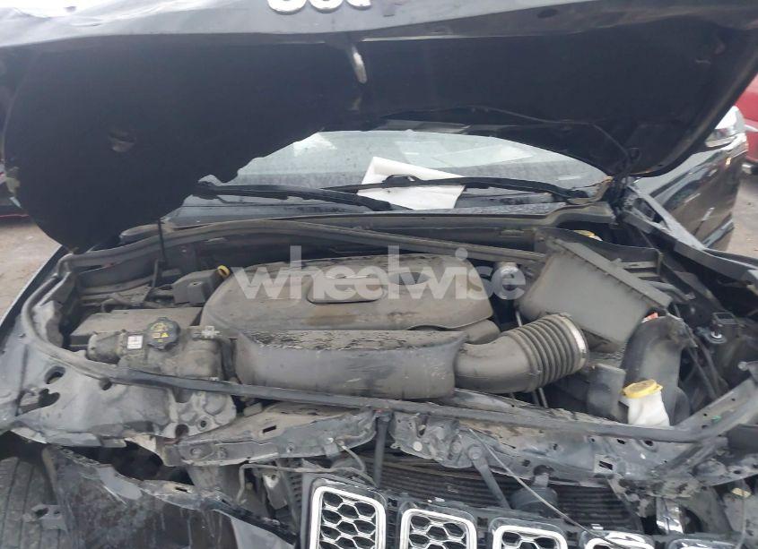 Photo 10 of 2018 Jeep Grand CHEROKEE OVERLAND 4X2 (VIN 1C4RJECG1JC438052)