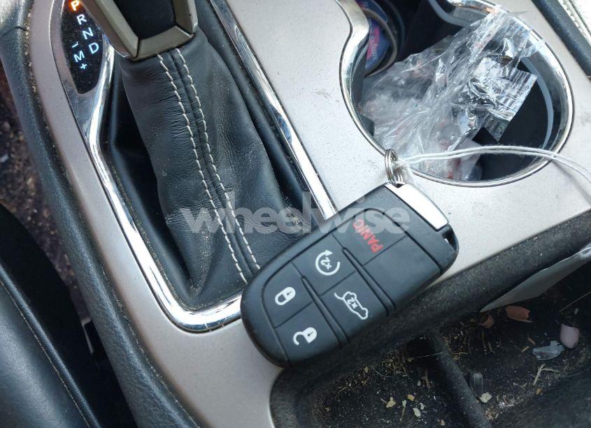 Photo 11 of 2017 Jeep Grand CHEROKEE OVERLAND 4X2 (VIN 1C4RJECG3HC780175)