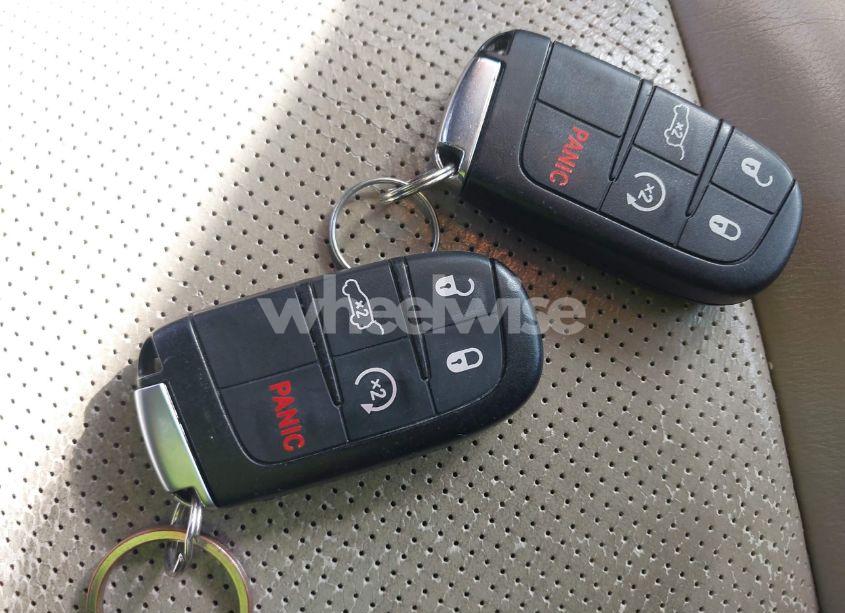 Photo 11 of 2017 Jeep Grand CHEROKEE OVERLAND 4X2 (VIN 1C4RJECG5HC959981)