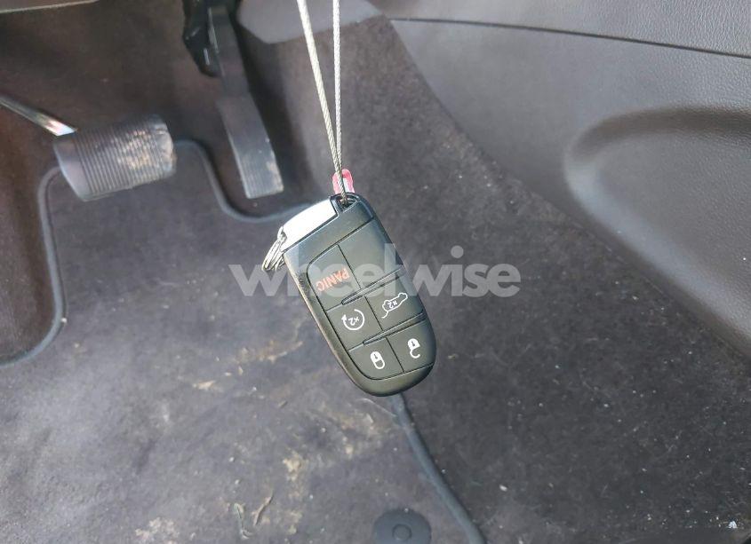 Photo 11 of 2019 Jeep Grand CHEROKEE OVERLAND 4X2 (VIN 1C4RJECG9KC644253)