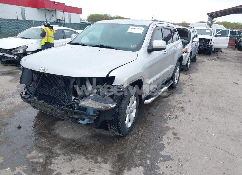Photo 2 of 2013 Jeep Grand CHEROKEE LAREDO (VIN 1C4RJFAG0DC556512)