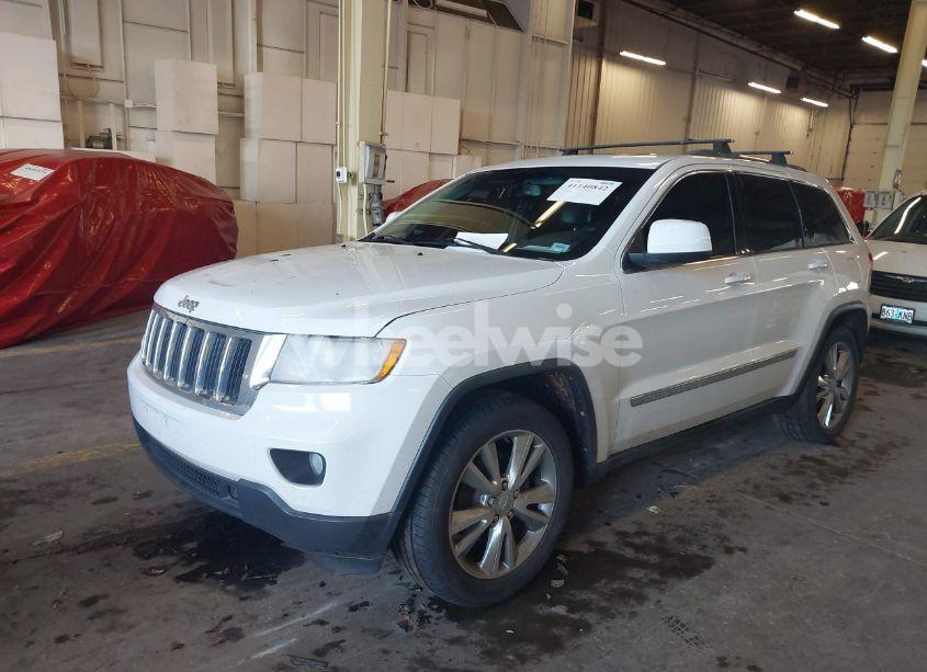 Photo 2 of 2013 Jeep Grand CHEROKEE LAREDO (VIN 1C4RJFAG0DC599005)