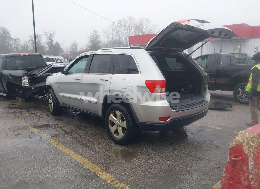Photo 3 of 2013 Jeep Grand CHEROKEE LAREDO (VIN 1C4RJFAG0DC615140)