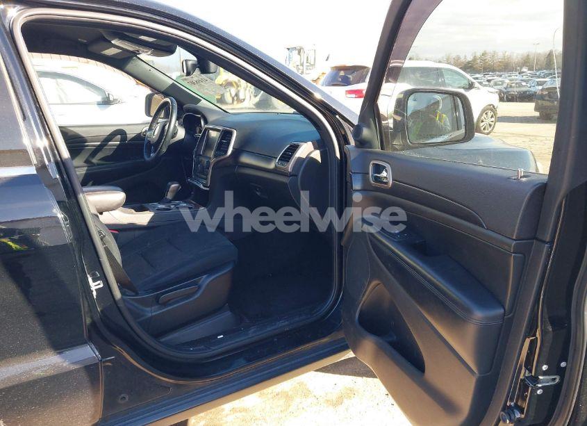 Photo 5 of 2017 Jeep Grand CHEROKEE LAREDO 4X4 (VIN 1C4RJFAG0HC674615)